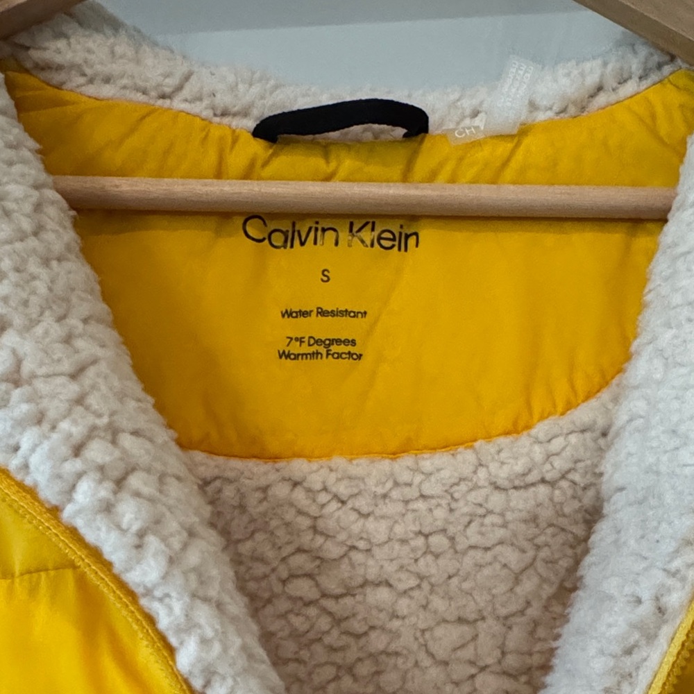 Calvin Klein Bright Yellow Quilted Puffer Jacket with Sherpa Hood - Picture 4 of 9